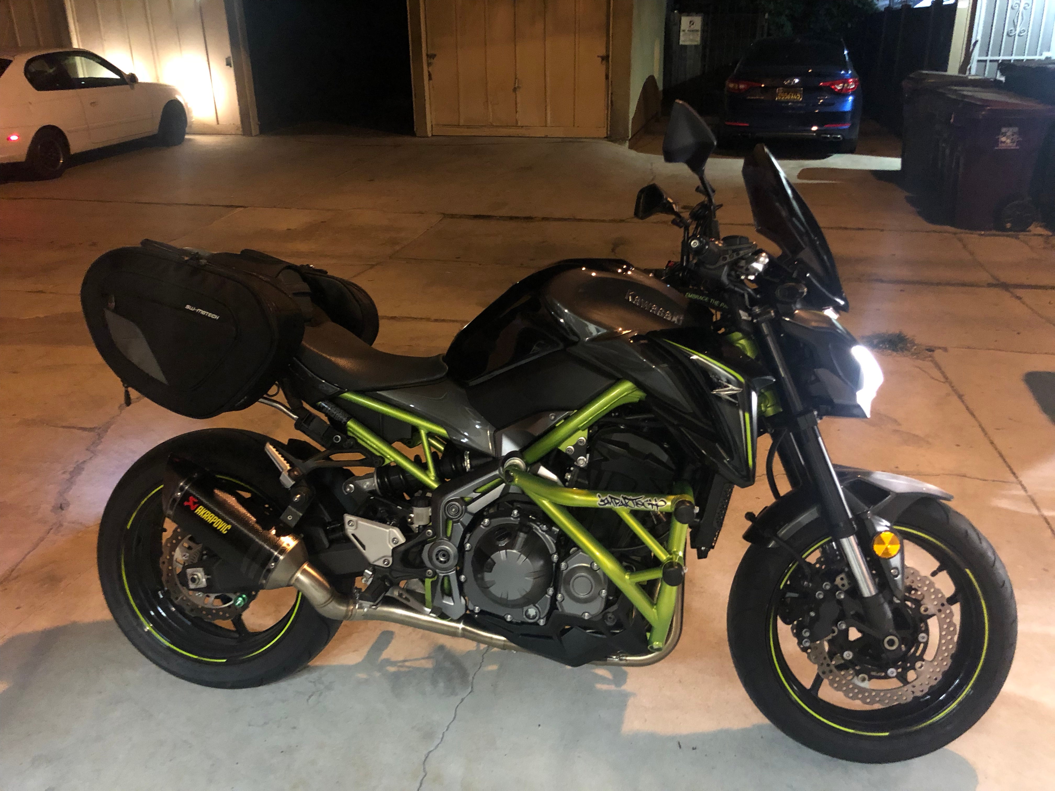 Kawasaki z900 online saddlebags